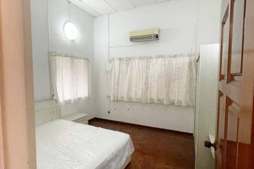 Single Storey Bungalow Mantin