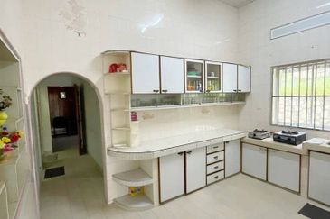 Single Storey Bungalow Mantin