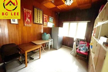 Single Storey Bungalow Mantin