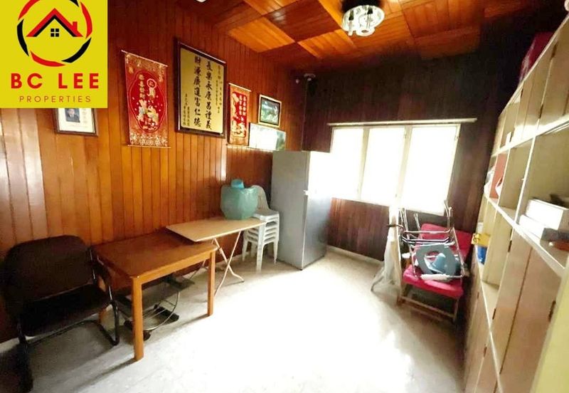 Single Storey Bungalow Mantin