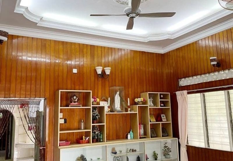 Single Storey Bungalow Mantin