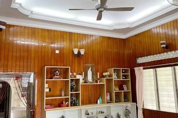 Single Storey Bungalow Mantin