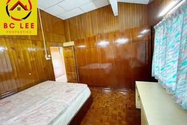 Single Storey Bungalow Mantin