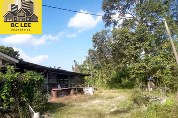 16 Lot Individual Title Residential Land Beside Residential House