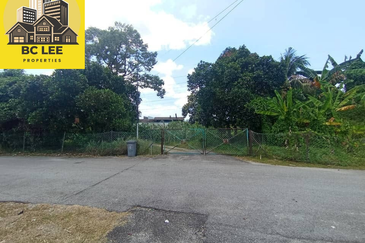 16 Lot Individual Title Residential Land Beside Residential House