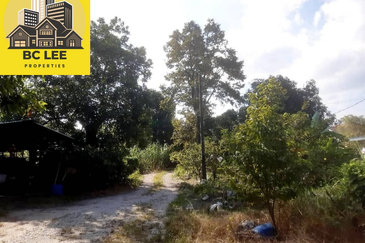 16 Lot Individual Title Residential Land Beside Residential House