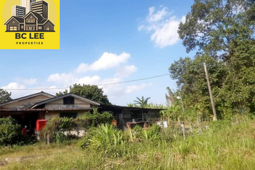 16 Lot Individual Title Residential Land Beside Residential House Seremban