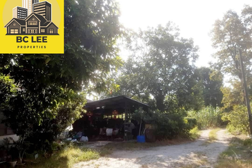 16 Lot Individual Title Residential Land Beside Residential House Seremban