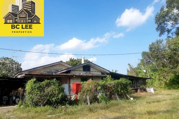 16 Lot Individual Title Residential Land Beside Residential House Seremban