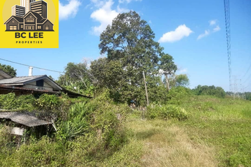 16 Lot Individual Title Residential Land Beside Residential House Seremban