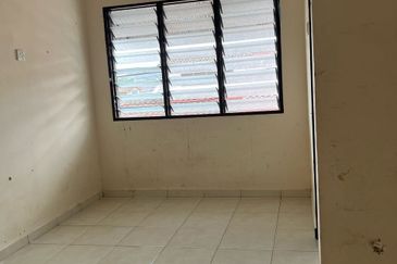 DOUBLE STOREY TERRACE HOUSE TAMAN AIR KEROH FOR SALE