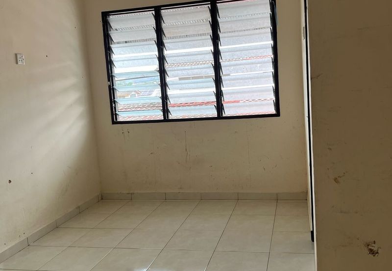 DOUBLE STOREY TERRACE HOUSE TAMAN AIR KEROH FOR SALE