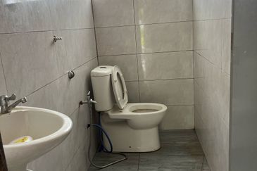 DOUBLE STOREY TERRACE HOUSE TAMAN AIR KEROH FOR SALE