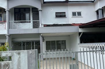 DOUBLE STOREY TERRACE HOUSE TAMAN AIR KEROH FOR SALE