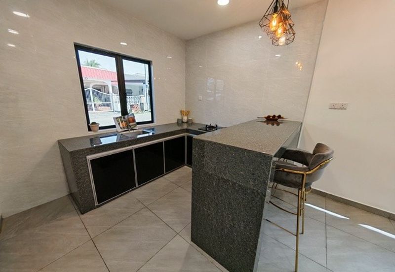 Taman Hilir , Ujong Pasir