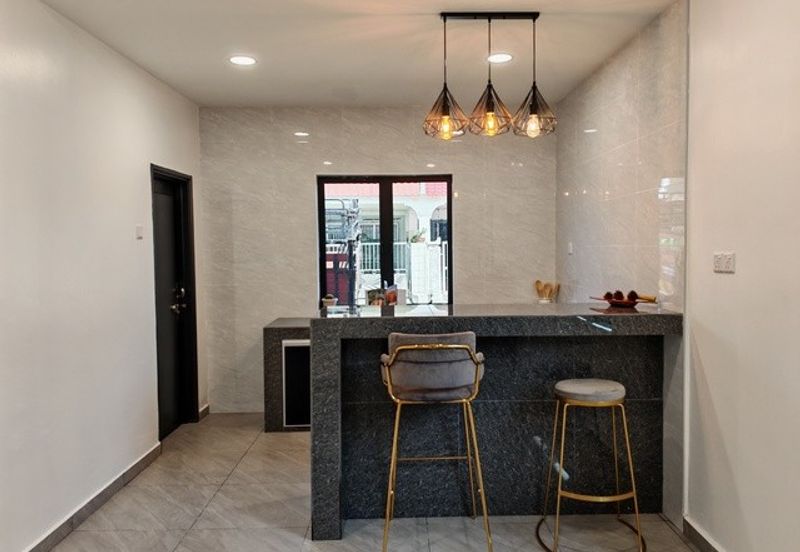 Taman Hilir , Ujong Pasir