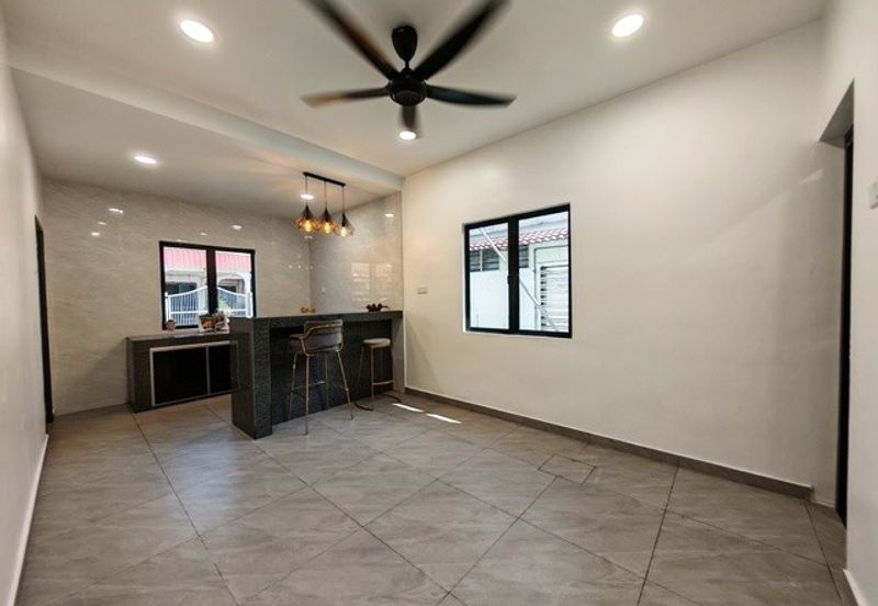 Taman Hilir , Ujong Pasir