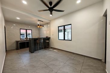 Taman Hilir , Ujong Pasir