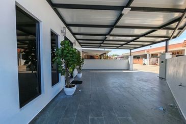 Taman Hilir , Ujong Pasir