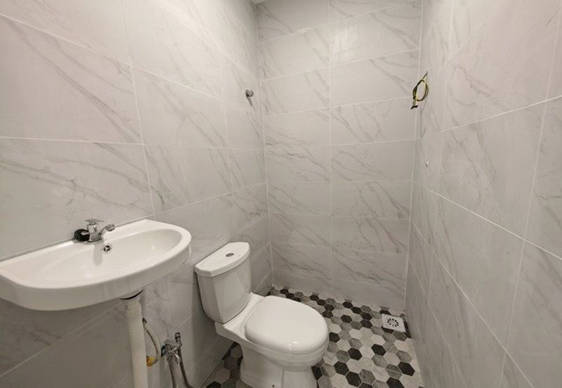 Taman Hilir , Ujong Pasir