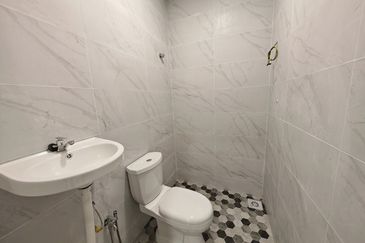 Taman Hilir , Ujong Pasir