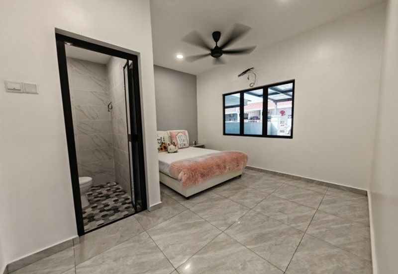 Taman Hilir , Ujong Pasir