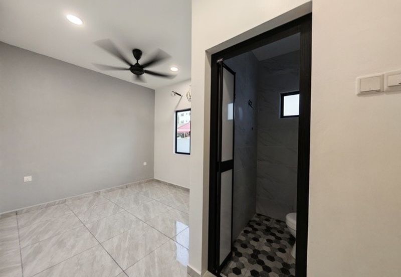 Taman Hilir , Ujong Pasir