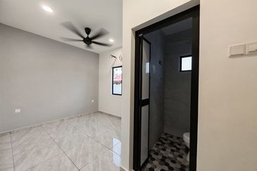 Taman Hilir , Ujong Pasir