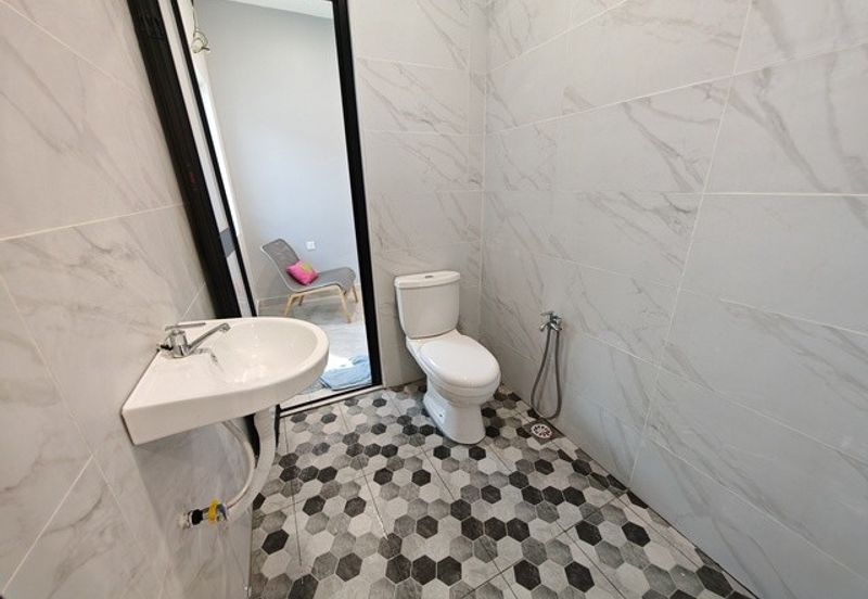 Taman Hilir , Ujong Pasir