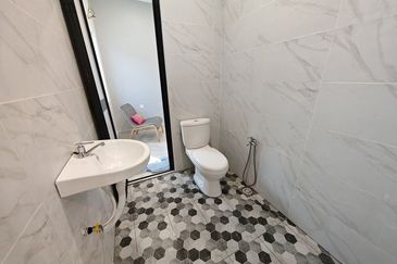 Taman Hilir , Ujong Pasir