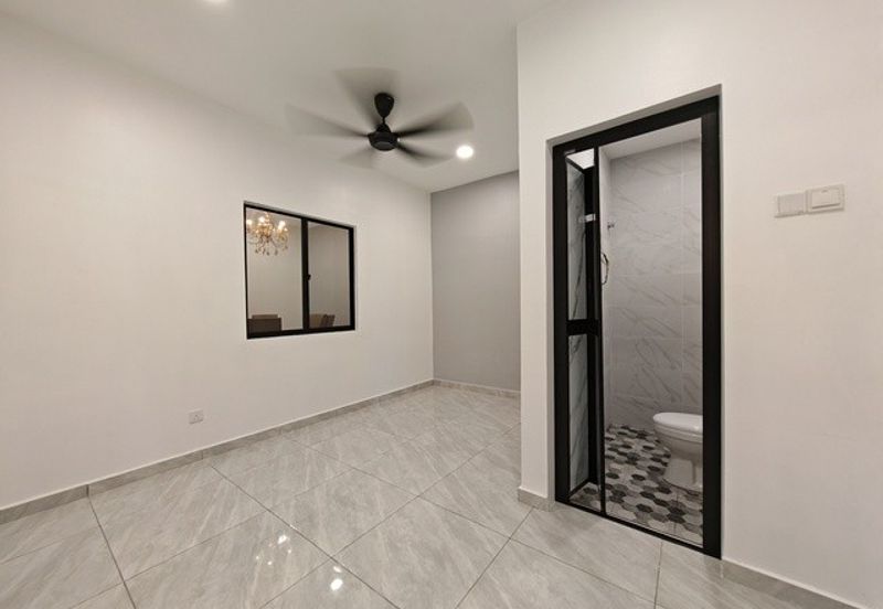 Taman Hilir , Ujong Pasir