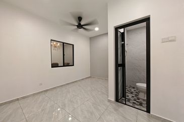 Taman Hilir , Ujong Pasir