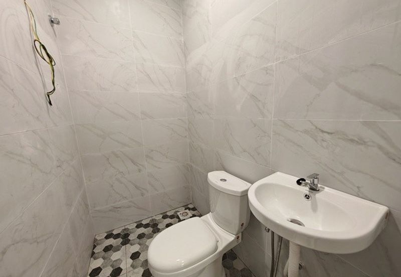 Taman Hilir , Ujong Pasir