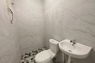 Taman Hilir , Ujong Pasir