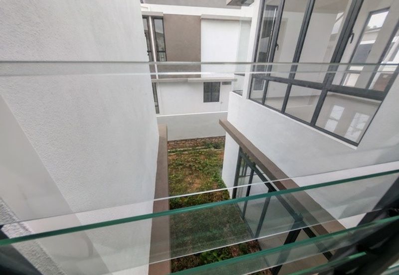 Gated & Guarded Super Size SemiD 