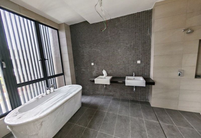 Gated & Guarded Super Size SemiD 