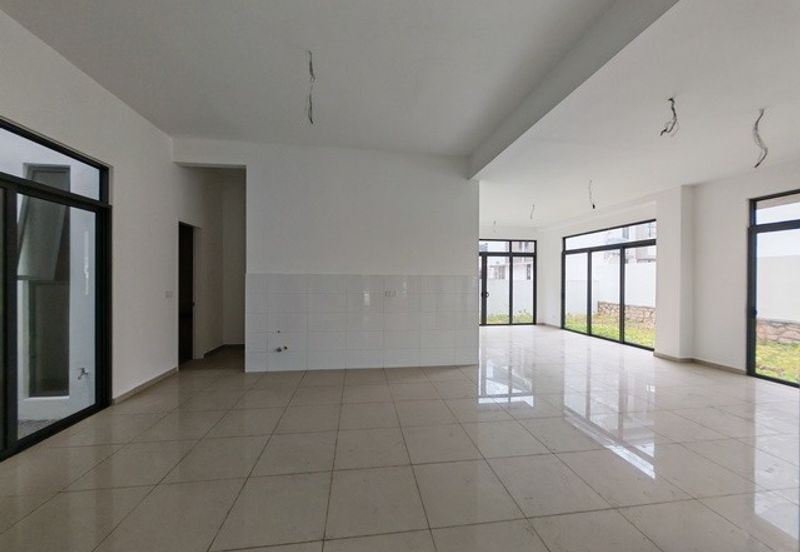 Gated & Guarded Super Size SemiD 