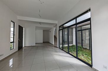 Gated & Guarded Super Size SemiD 