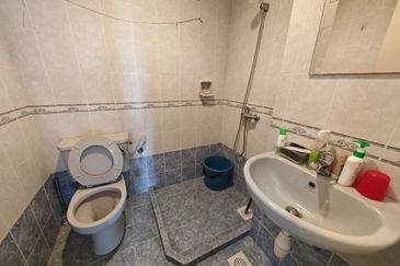 CHENG HEIGHTS CONDOMINIUM