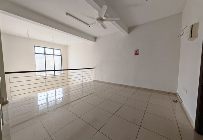 TownArea 2.5 Storey Kota laksamana For Rent