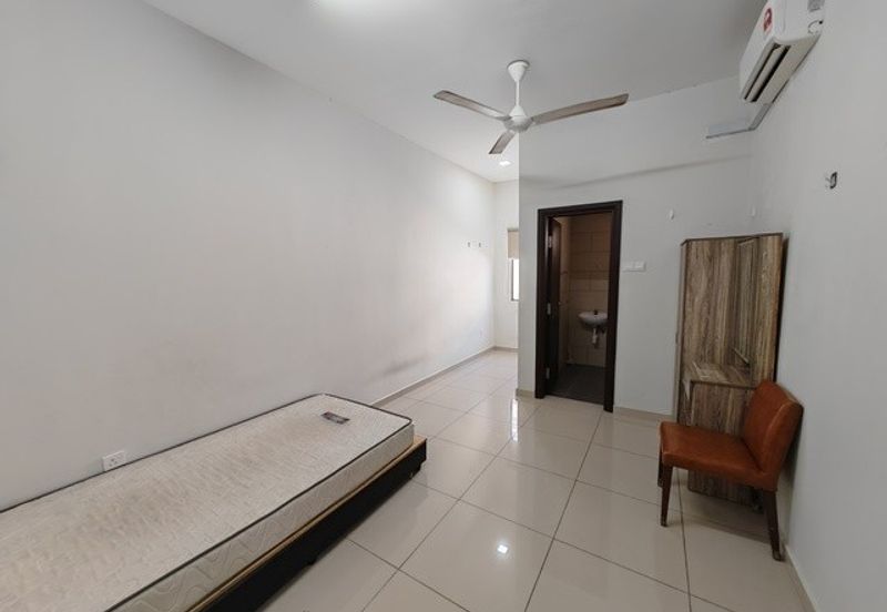 TownArea 2.5 Storey Kota laksamana For Rent