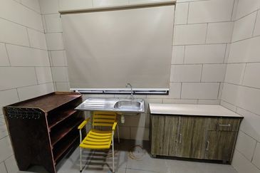 TownArea 2.5 Storey Kota laksamana For Rent