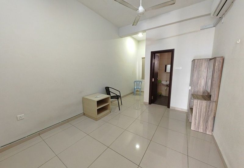 TownArea 2.5 Storey Kota laksamana For Rent