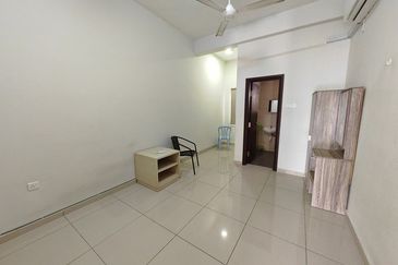 TownArea 2.5 Storey Kota laksamana For Rent