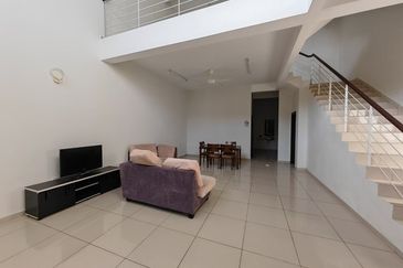 TownArea 2.5 Storey Kota laksamana For Rent