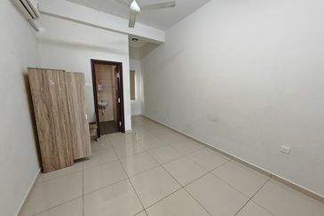 TownArea 2.5 Storey Kota laksamana For Rent