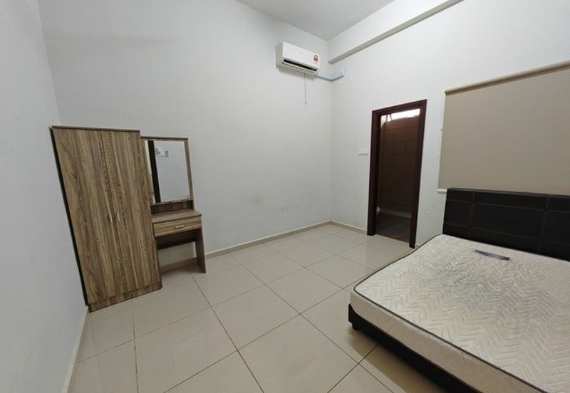 TownArea 2.5 Storey Kota laksamana For Rent