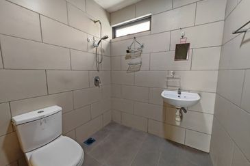 TownArea 2.5 Storey Kota laksamana For Rent