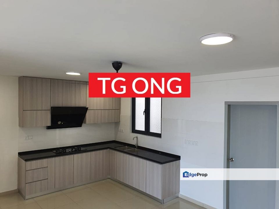 Golden Triangle 2  Move in Condition Partially Furnish 2 Car Park Near Queensbay , Penang, Relau
