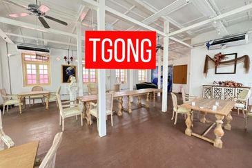 SHOP HOUSE LOT RENT AT JALAN KELAWAI FACING MAIN ROAD TOP CONDITION 